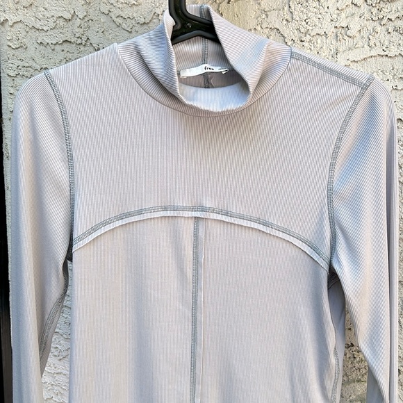 Aritzia Wilfred-free turtleneck size large - Picture 1 of 4